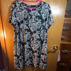 Apt. 9 Black and White Paisley Tunic